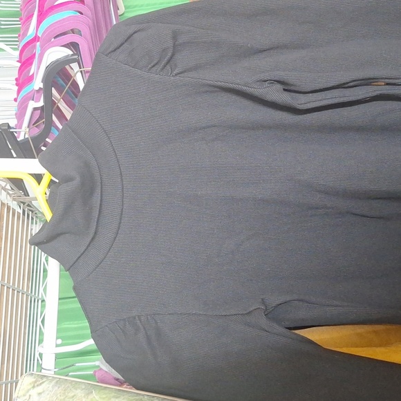 OPHELIA ROE BLACK LONG SLEEVE TURTLE NECK SIZE LARGE - Picture 2 of 5